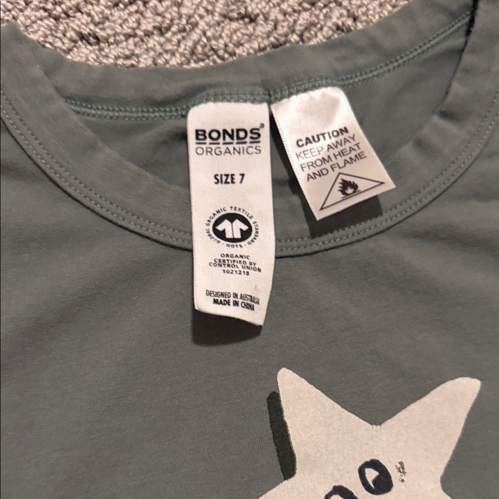 Bonds Olive Green Star Print Tee & Shorts Pajama Set organic cotton size 7 - Picture 2 of 3